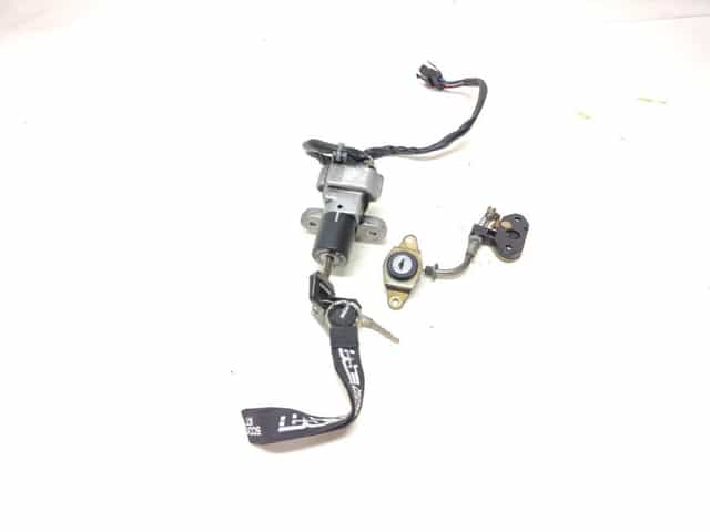 DUCATI MONSTER 750 / 620 / 600 Stacyjka Kluczyk Zamek Kanapy