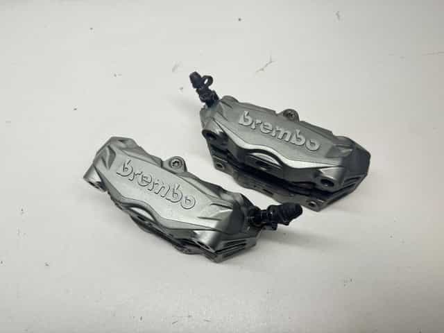 Ducati Monster 821 Brembo Monoblock Zaciski Hamulcowe Przód Przednie