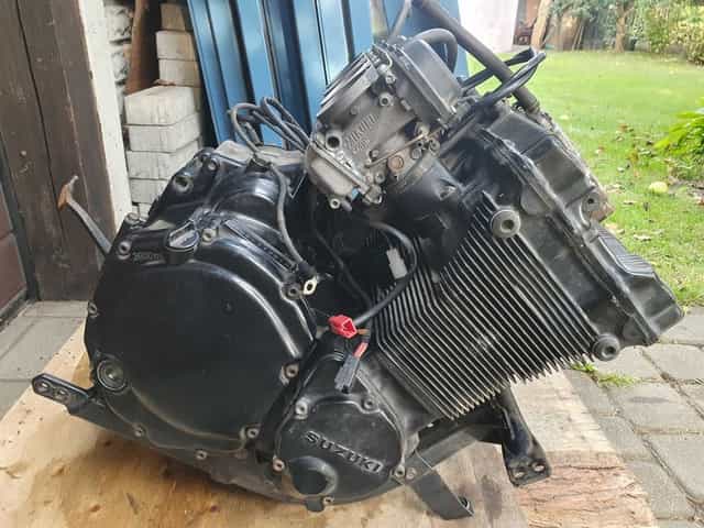 Kompletny silnik Suzuki GSX-F 600 z gaźnikami