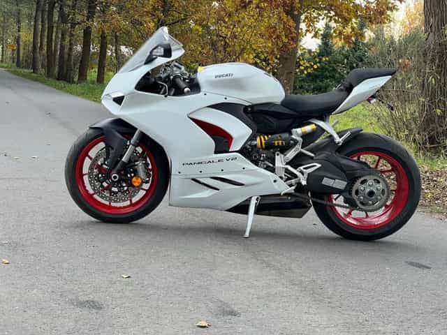 Ducati Panigale v2