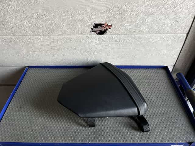 Kanapa pasazera fotel siedzenie yamaha r1 rn32