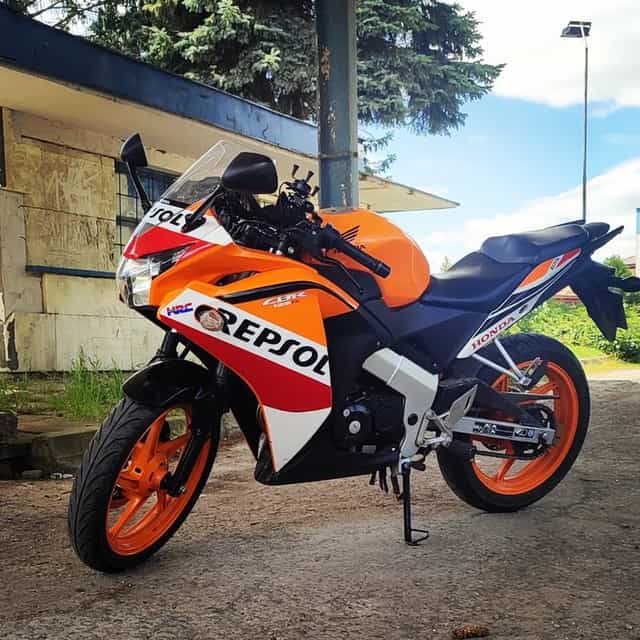 Honda CBR 125r JC 50 w limitowanym malowaniu repsol super stan