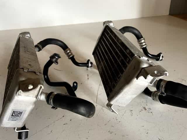 Chłodnica oleju chłodnicza BMW S1000RR S1000R 19-24 k66 k67