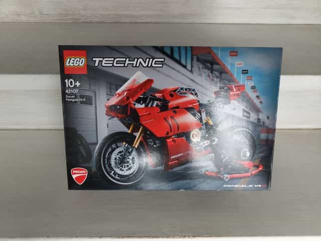 LEGO 42107 Technic Ducati Panigale V4 R