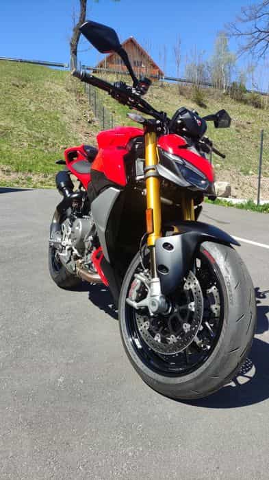 Ducati streetfighter v2s
