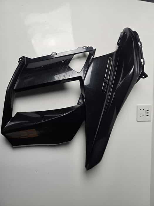 Owiewka lewa bok lewy kawasaki z 1000 sx