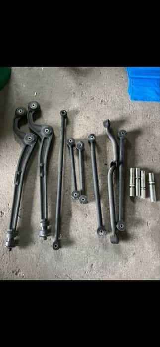 Sprzedam komplet wahaczy, panhardy, regulacje, Nissan Patrol Y60