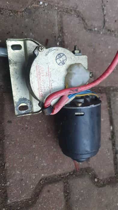 Suzuki Samurai Samuraj - Silniczek wycieraczek