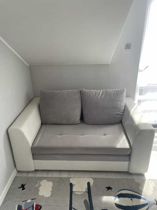 Wygodna rozkladana do spania kanapa/sofa