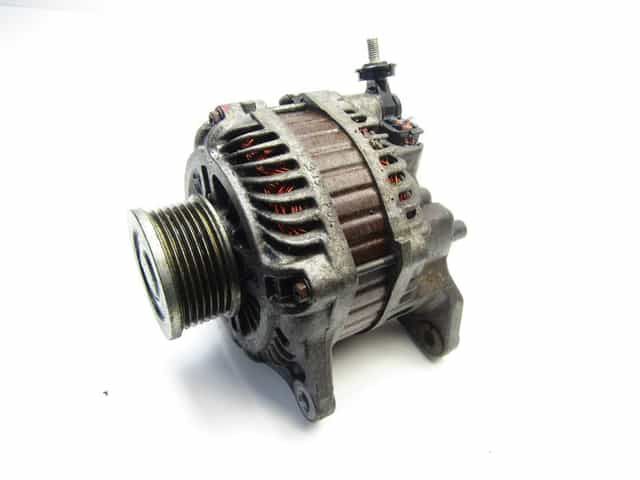 Nissan Navara D40 2.5 DCI alternator