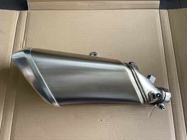 Wydech tłumik prawy Suzuki Hayabusa 2021