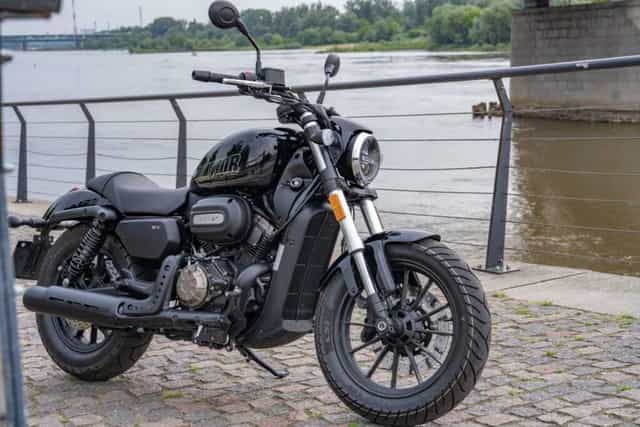 Motocykl Chopper Cruiser QJMOTOR SRV 12V 125cm3 Silnik V4 HIT 2026r