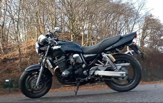 Suzuki GSX Inazuma 750 olejak