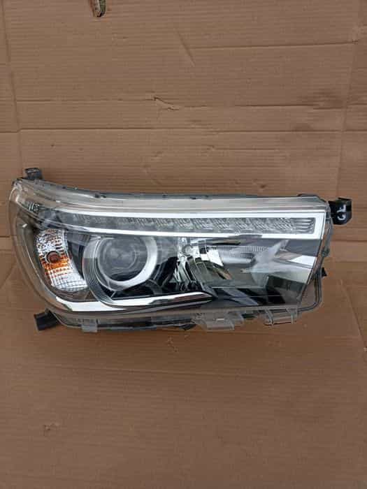 Lampa przednia prawa toyota hilux VIII 8 full LED Europa