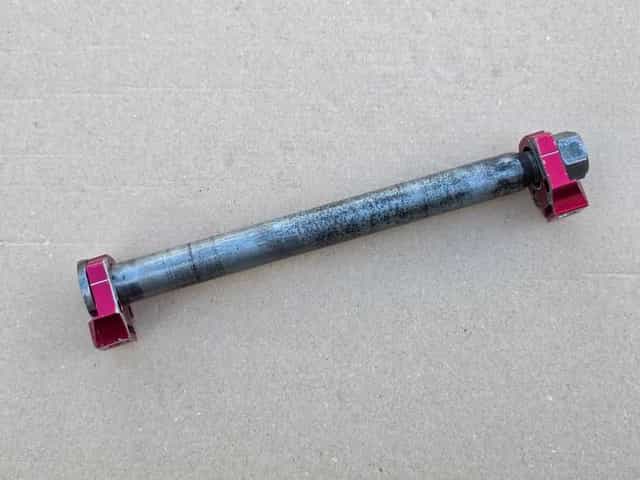 Oś ośka tył tylnego koła Suzuki RM RMZ 125 / 250 - 22mm