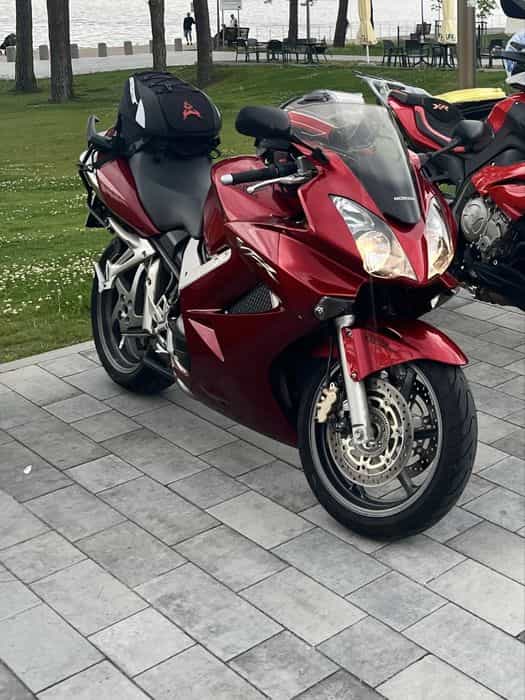 Honda VFR800 z ABS, nowe opony,49k przebieg