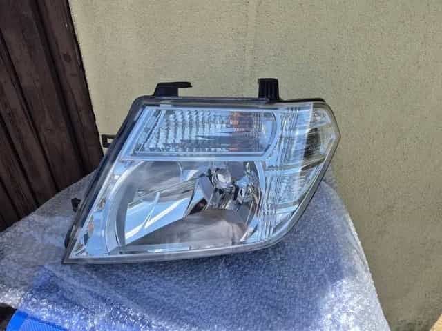 Lampa lewa Nissan Navara, Pathfinder. 1EE.233.055-01. Europa,  idealna
