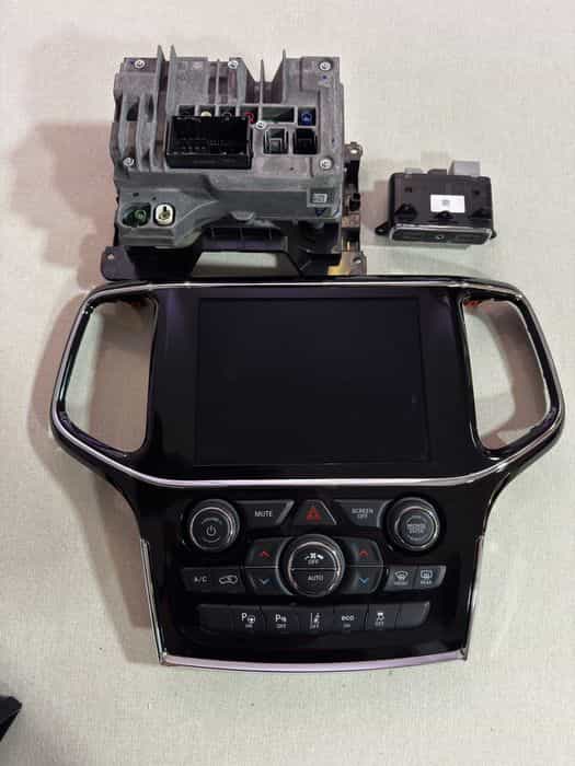 Radio Panasonic Jeep Grand Cherokee WK2 2019 EU