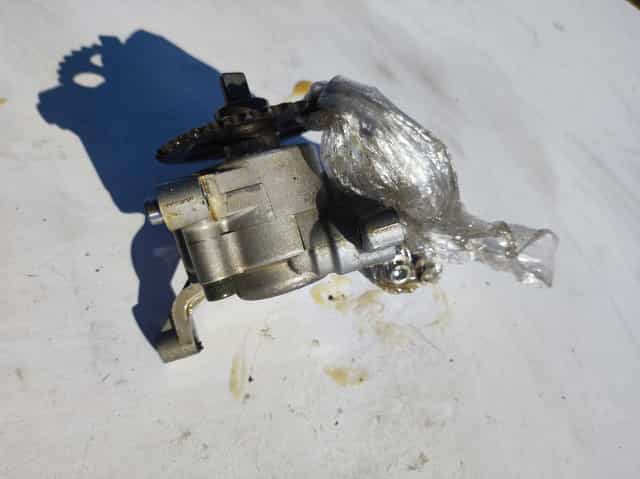 Yamaha FZ6 (2004–2009) Pompa oleju mechaniczna, napęd zębatką