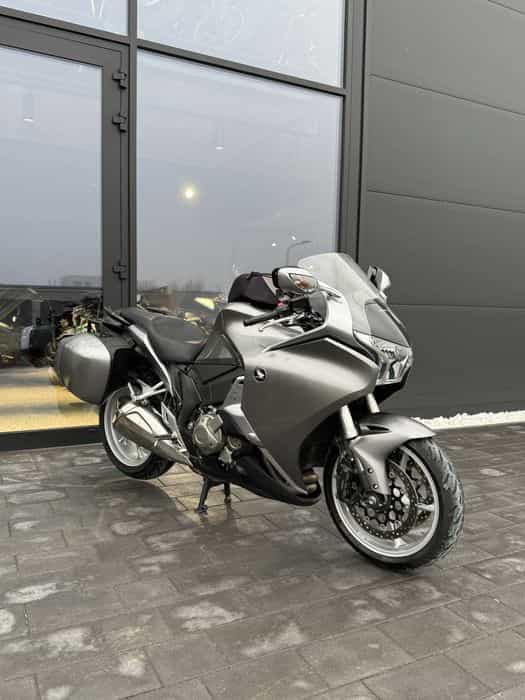 Honda VFR 1200f VFR 1200 DCT Niemcy z 2010r kufry 43 tys km