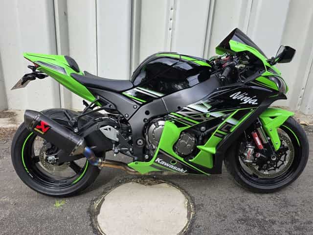 Kawasaki ZX10R KRT doinwestowana,  w świetnym stanie.