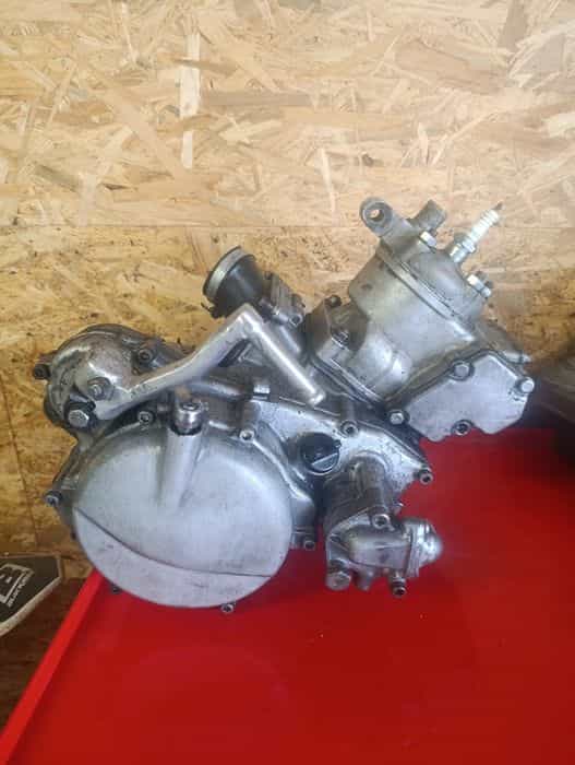 Suzuki RM 125 silnik części kartery cylinder zawory wydechowe skrzynia