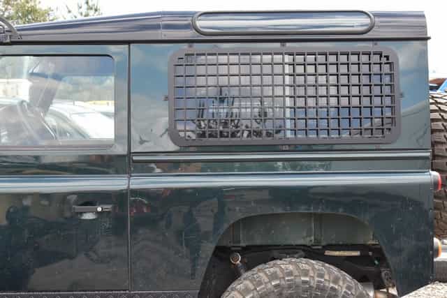 Osłona szyby bocznej prawa/lewa Land Rover Defender Nowa