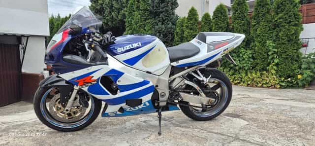 Suzuki GSXR 750 K1 2001 rok