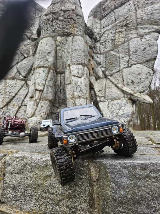 RC 1:10 Nissan Patrol yikong yk4107 (trx4 axial)