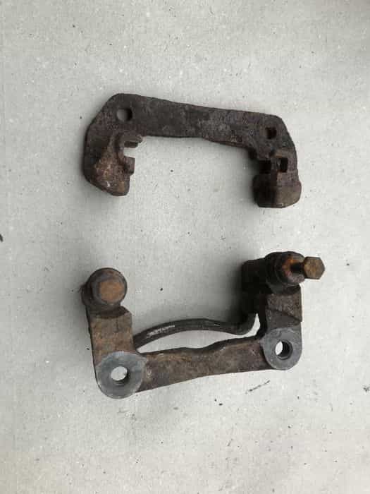 Suzuki samurai jimny jarzmo  zacisku hamulcowego