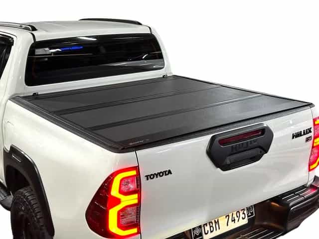 BAKFlip MX4 Twarda pokrywa paki roleta składana na 3 Toyota Hilux