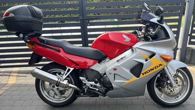 HONDA VFR 800FI wersja na piędziesięciolecie Hondy