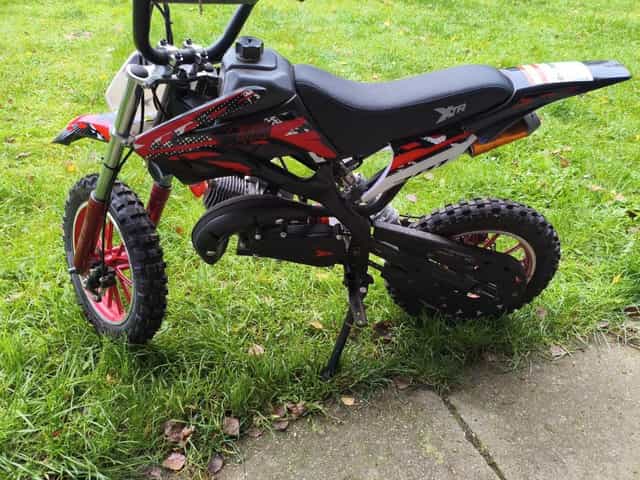 Sprzedam crossa 50 cm³ – sprawny, idealny dla początkujących!