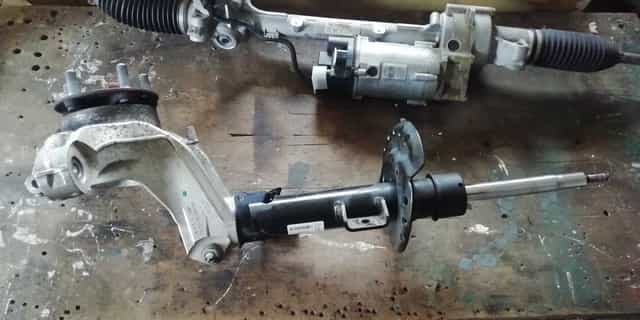 Piasta zwrotnica Land Rover DISCOVERY SPORT L550 18r SE Kolumna lewa