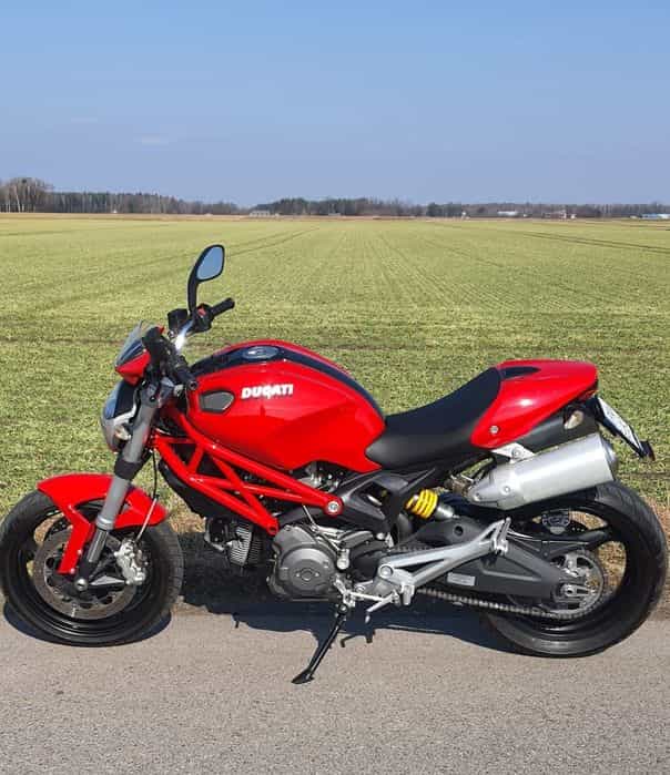 Ducati monster 696
