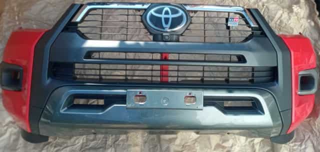 Toyota Hilux 8 Lift Zderzak Przedni Czerwony Invincible Kamera 2020