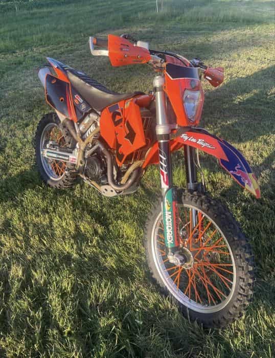 KTM EXC-F 250 RFS z 2003 roku. Zarejestrowany