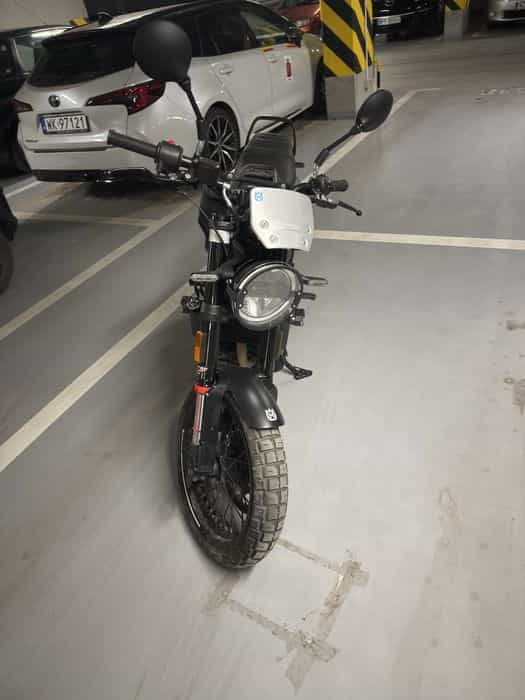Husqvarna Svartpilen 125