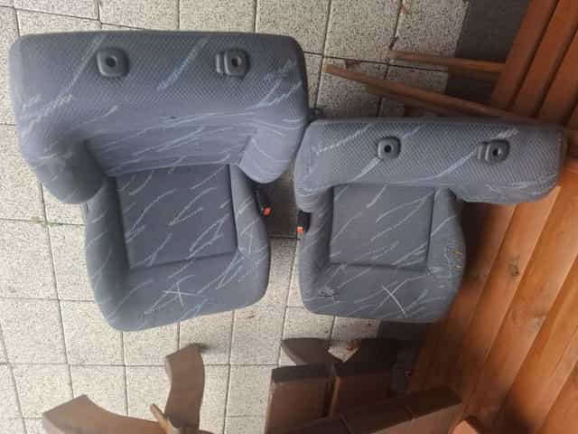 Przednie śiedzenia Suzuki Jimny Cena za 2 sztuki