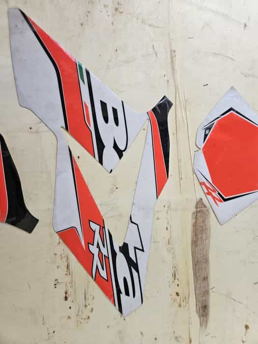 okleina beta 300 beta rr 250/2018 boczki baku czasza lampa naklejki