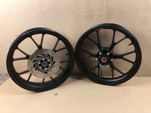 Aprilia Tuono 125 Felgi Felga Przód Tył + Tarcza Hamulcowa