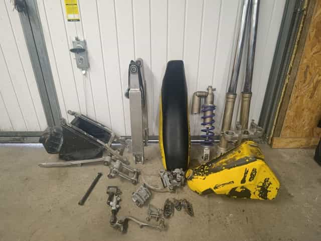 Suzuki RM 125/250 części amortyzator kiwak wahacz zbiornik  części