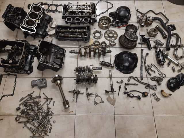 Triumph Daytona 675 silnik części głowica wał cylinder skrzynia wałek