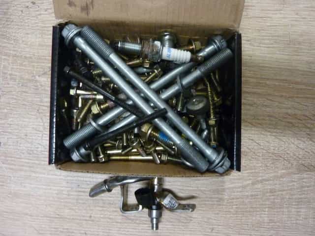 POLARIS SPORTSMAN 570 22r komplet śrub szpilki głowicy