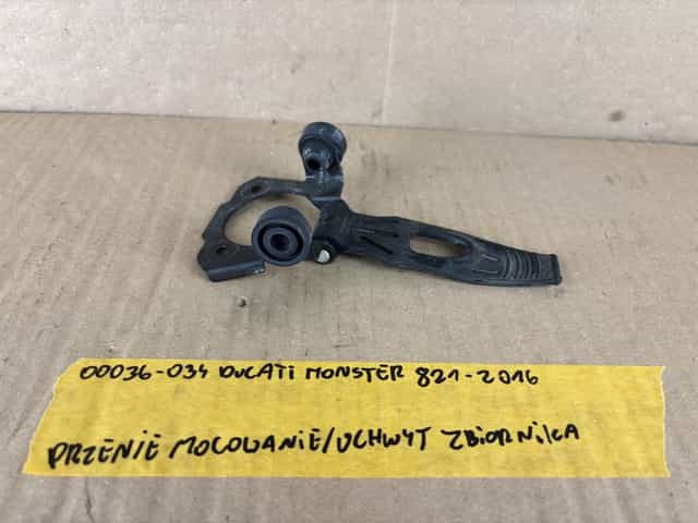 Ducati Monster 821 Przednie Mocowanie Uchwyt Zbiornika Baku 2016 Guma