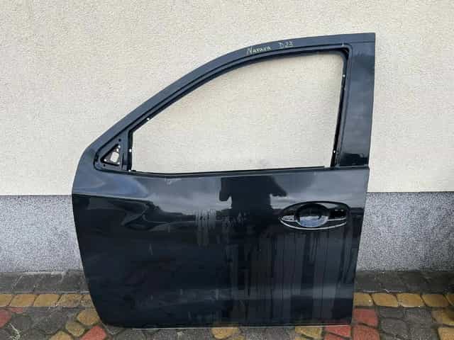 Drzwi przód lewy Nissan Navara D23