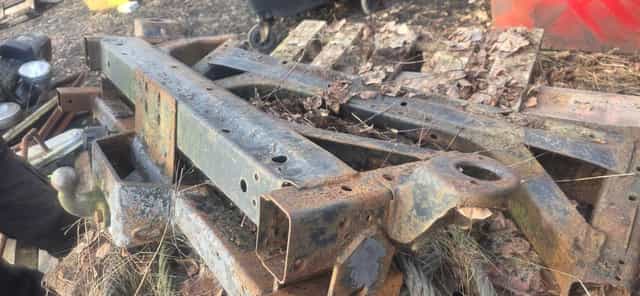 Nissan patrol rama tylna belka oryginał