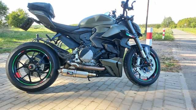 Ducati Streetfighter V2 Na gwarancji
