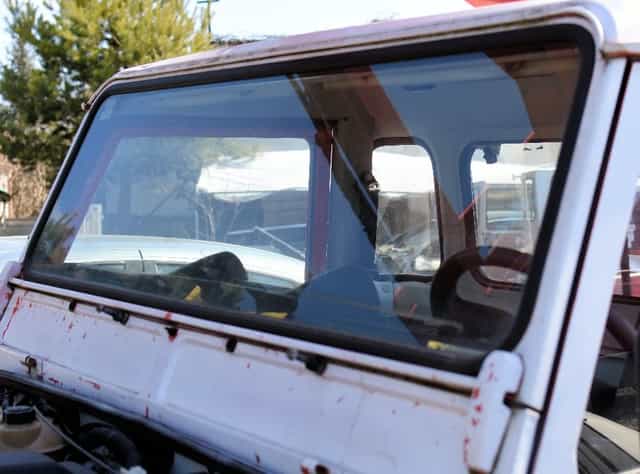 Szyba Czołowa z ramką Land Rover Defender