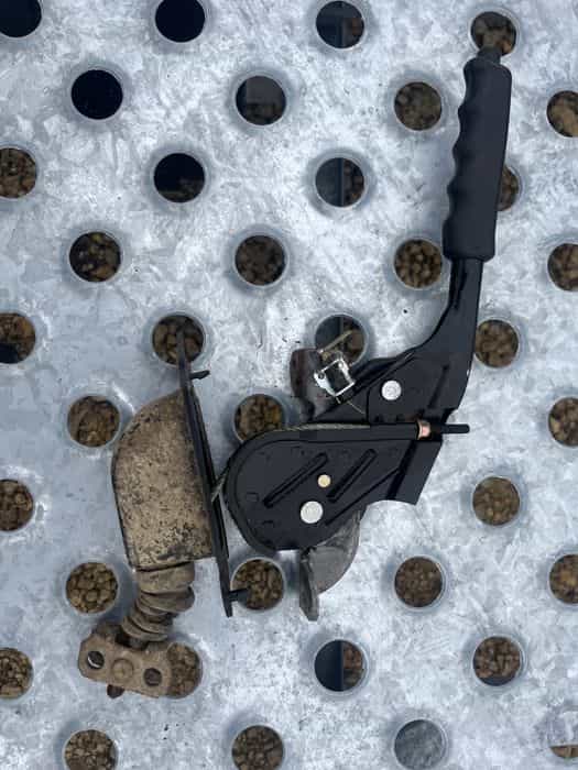 Suzuki Jimny ręczny rączka dźwignia hamulec